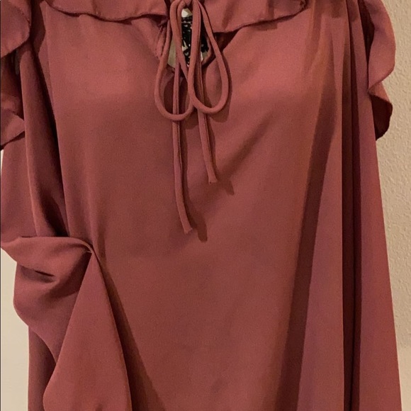 Cold shoulder blouse - Picture 3 of 4